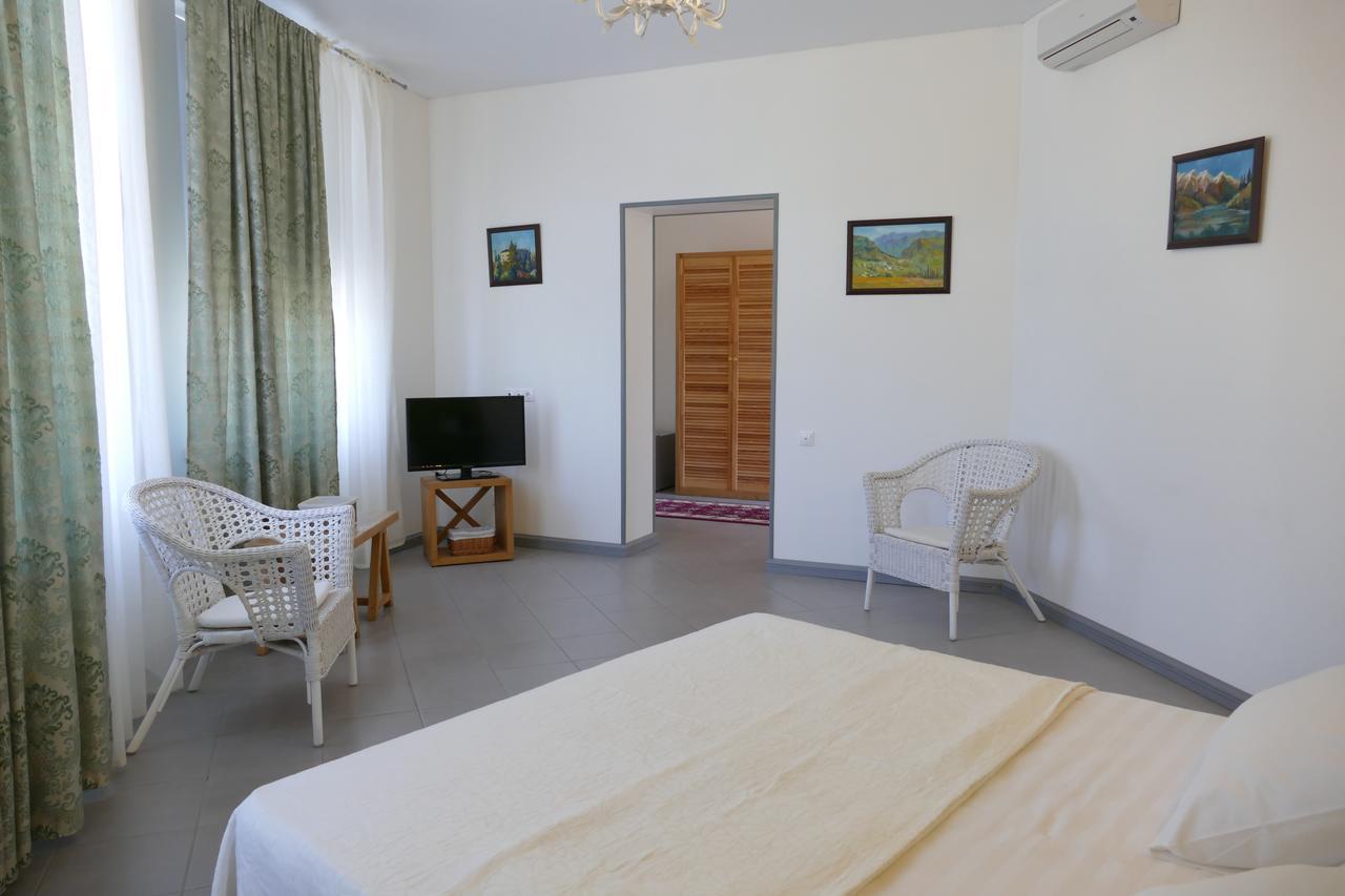 Heliopark Gora Bagrata Hotel Sukhumi Exterior foto